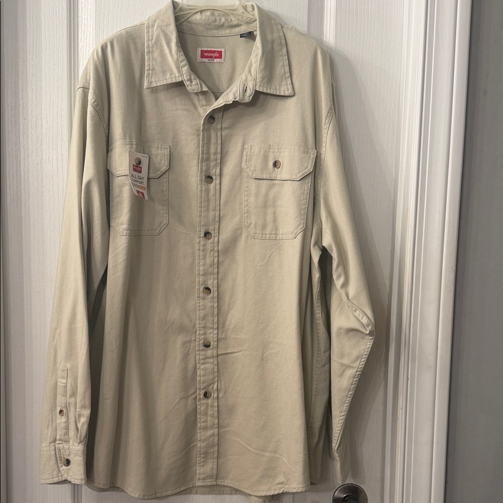 Wrangler Men’s Button-Down Shirt in Light Tan NET